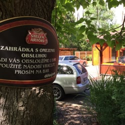 Pizzeria Piranha - Obsluha i venku
