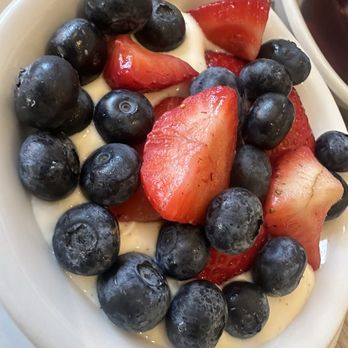 Shorehouse Kitchen - Vanilla bean Greek Yogurt and berries - Breakfast & Brunch Near Me - Carlsbad, California Shorehouse Kitchen - Vanilla bean Greek Yogurt and berries - Breakfast & Brunch Near Me - Carlsbad, California