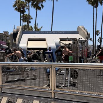 Muscle Beach Gym - Muscle Beach - Gyms Near Me - Los Angeles, California Muscle Beach Gym - Muscle Beach - Gyms Near Me - Los Angeles, California