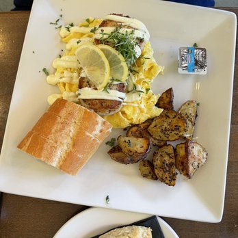 Starling Diner - Blue Crab Cake & Eggs - New American Near Me - Long Beach, California Starling Diner - Blue Crab Cake & Eggs - New American Near Me - Long Beach, California