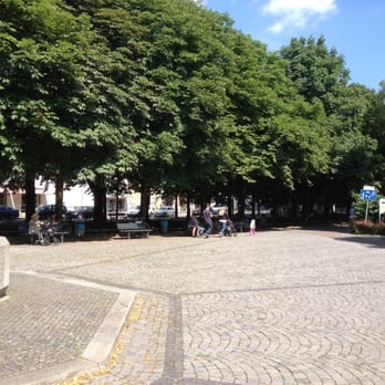 Pfanzeltplatz - Hier findet der wöchentliche Markt statt-immer Samstags. - Public Plazas Near Me - Munich, BY