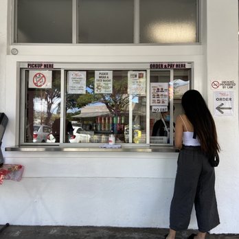 Leonard's Bakery - They're not currently allowing people inside, order and pay from the outside windows. - Bakeries Near Me - Honolulu, Hawaii Leonard's Bakery - They're not currently allowing people inside, order and pay from the outside windows. - Bakeries Near Me - Honolulu, Hawaii