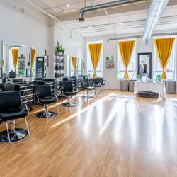 Salon Bliss - @SalonBlissOttawa
@SarahCrossDidMyHair
@_MichelleDidMyHair_
www.salonblissottawa.com
