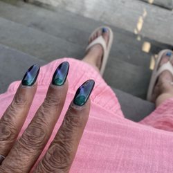 Joa Nail & Spa - Look  at the pointing finger  has a bump