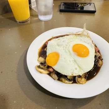 Eggs 'n Things - Waikiki Beach Eggspress - Hawaiian Loco Moco - Breakfast & Brunch Near Me - Honolulu, Hawaii Eggs 'n Things - Waikiki Beach Eggspress - Hawaiian Loco Moco - Breakfast & Brunch Near Me - Honolulu, Hawaii