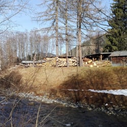 Jolie balade : le chemin pour rejoindre le village.