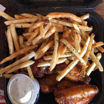 Zero Degrees - Crispy chicken wing box - buffalo - Bubble Tea Near Me - Orlando, Florida