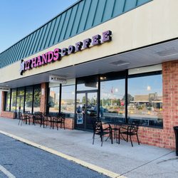 Robin Simmons Bakery - Front and patio seating