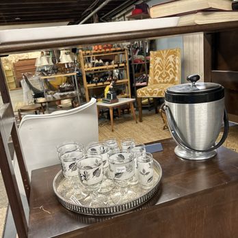 Staunton Antiques Center - Antiques Near Me - Staunton, Virginia