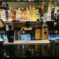 Arta's Italian - Bar