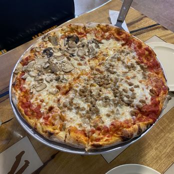 Great White Grill - 1/2 Sausage 1/2 Mushroom Pizza 14" - Pizza Near Me - Sanibel, Florida Great White Grill - 1/2 Sausage 1/2 Mushroom Pizza 14" - Pizza Near Me - Sanibel, Florida