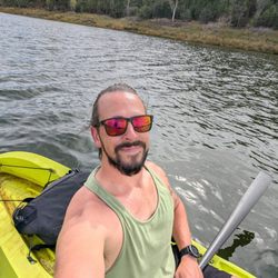 Prescott House - Billy taking the guys Kayaking
