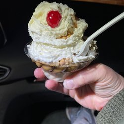 East Coast Original Frozen Custard - Peanut butter sundae