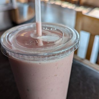 Common Ground Coffee & Cupcakes - Strawberry and Banana Smoothie - Coffee & Tea Near Me - Renton, Washington