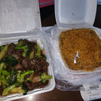 Four Seasons Chinese Restaurant - Beef broccoli seafood Hong kong style chow mein - Dim Sum Near Me - Clovis, California Four Seasons Chinese Restaurant - Beef broccoli seafood Hong kong style chow mein - Dim Sum Near Me - Clovis, California