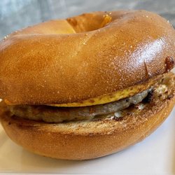 Embarque Whiskey Grill - Sausage bagel
