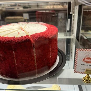 Junior's - Ogling the Red Velvet Cheesecake - Breakfast & Brunch Near Me - Las Vegas, Nevada