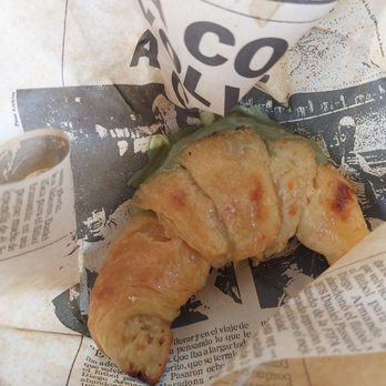 Sky Coffee Buenos Aires - Pistachio croissant - Cafeteria Near Me - Miami, Florida Sky Coffee Buenos Aires - Pistachio croissant - Cafeteria Near Me - Miami, Florida
