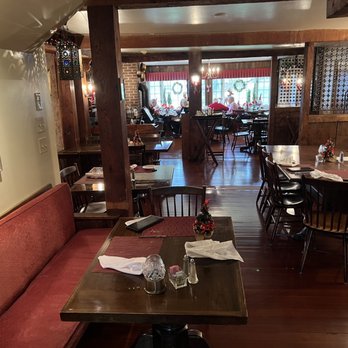 The Hopkins Inn - Inside dining area - Hotels Near Me - Warren, Connecticut