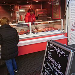 Wochenmarkt Haan - Fleisch und Wurstwaren.