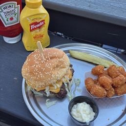 Cheeseburger & Tater Tots Cheeseburger & Tater Tots