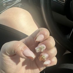 Nails 4 U