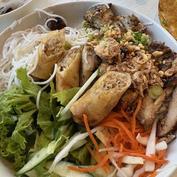 Hong's Kitchen - Chicken and spring roll vermicelli - Vietnamese Near Me - Ottawa, Ontario Hong's Kitchen - Chicken and spring roll vermicelli - Vietnamese Near Me - Ottawa, Ontario