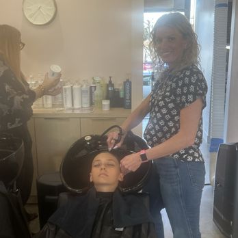 Vanilla Salon - Wash and scrub - Hair Salons Near Me - Costa Mesa, California