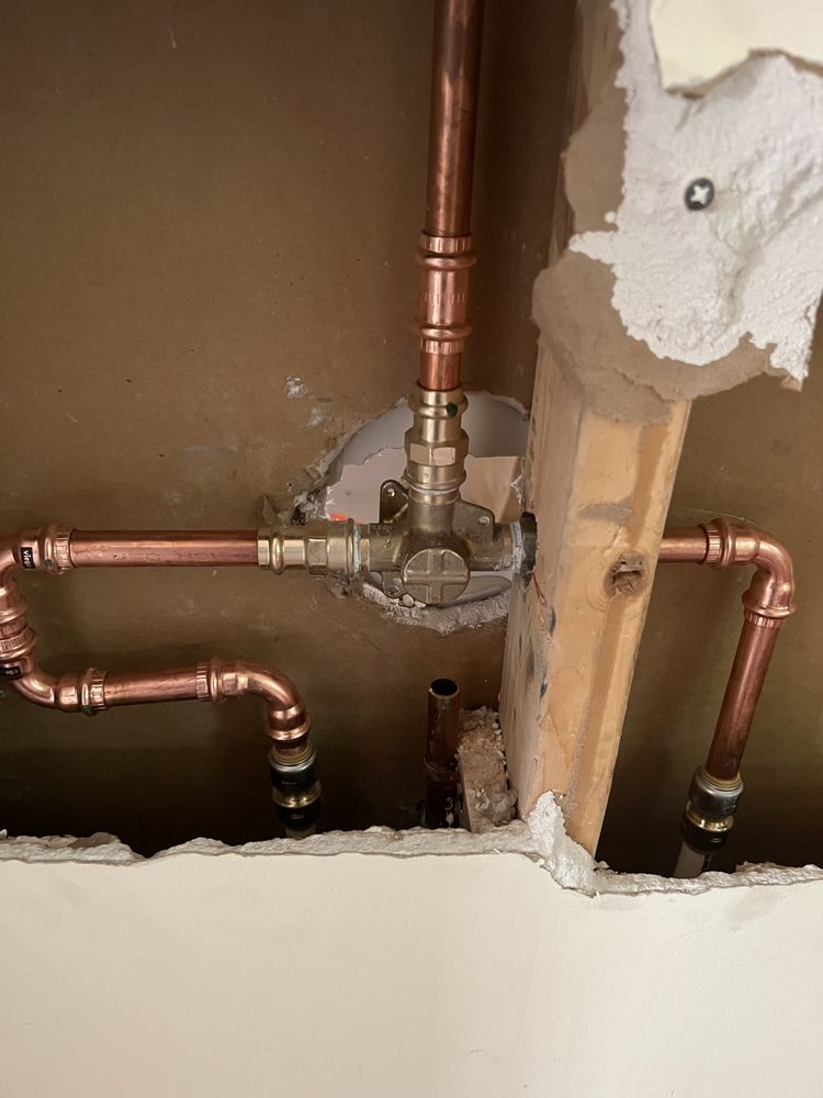 Slide of T&R Plumbing