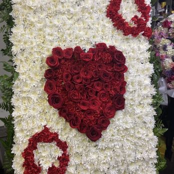 Rancho Duarte Florist - Queen of hearts playing card memorial arrangement - Florists Near Me - Duarte, California Rancho Duarte Florist - Queen of hearts playing card memorial arrangement - Florists Near Me - Duarte, California