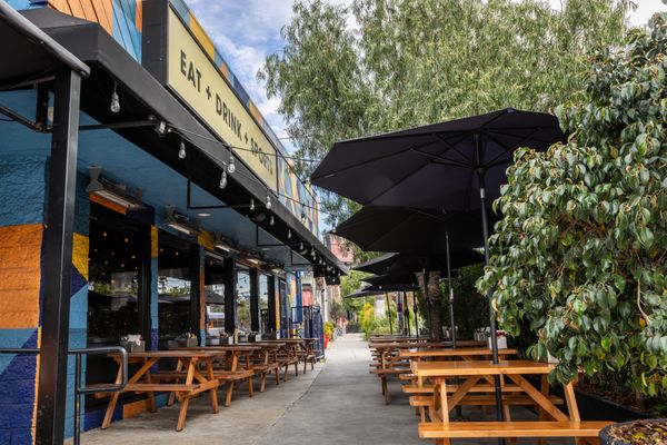 33 Taps Silver Lake by null