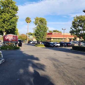 Keno's Restaurant - Busy lot Saturday dinner hour. - American Near Me - Anaheim, California Keno's Restaurant - Busy lot Saturday dinner hour. - American Near Me - Anaheim, California