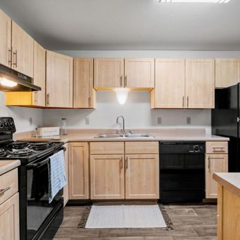 Creekside Apartments - kitchen - Apartments Near Me - Clackamas, Oregon Creekside Apartments - kitchen - Apartments Near Me - Clackamas, Oregon
