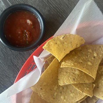 Cocina Del Mar - complimentary chips and salsa. Great salsa! - Mexican Near Me - Oceanside, California