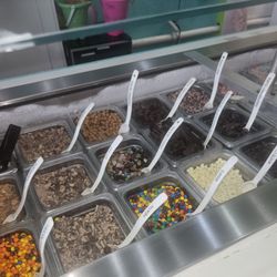 Sweet Frog - I love how every spoon is facing the exact same way!