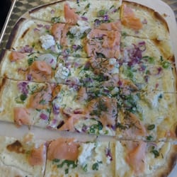 Ostfalk's Fisch und Nudel Paradies - Flammkuchen mit Lachs