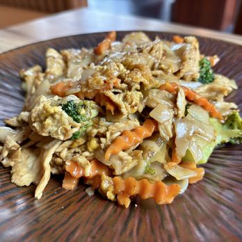 Ko thai restaurant - Pad see ew with chicken - Thai Near Me - Fort Worth, Texas Ko thai restaurant - Pad see ew with chicken - Thai Near Me - Fort Worth, Texas