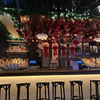 Wild Ivy - a bar decorated for christmas - Bars Near Me - New York, New York Wild Ivy - a bar decorated for christmas - Bars Near Me - New York, New York