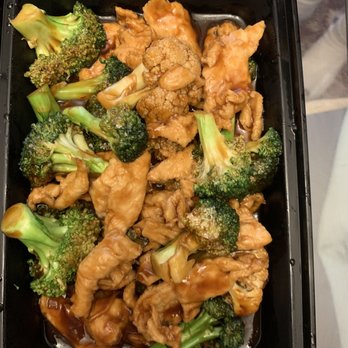 Yen's Kitchen and Sushi Bar - Chicken with broccoli - Sushi Bars Near Me - Ashburn, Virginia Yen's Kitchen and Sushi Bar - Chicken with broccoli - Sushi Bars Near Me - Ashburn, Virginia