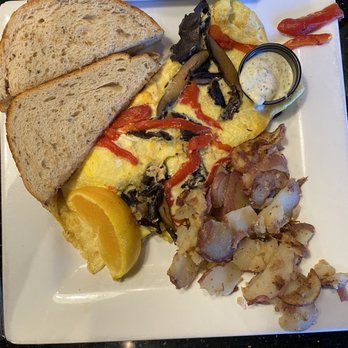Keke's Breakfast Cafe - Portabella Omelet - Breakfast & Brunch Near Me - St. Augustine, Florida