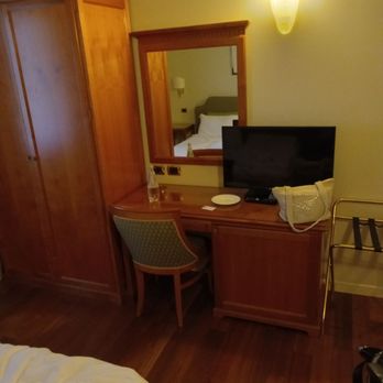 Hotel Plaza - Room 702 - Hotels Near Me - Venezia, VE