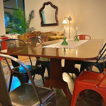 Italianesque - Part of the cozy atmosphere seating area. - Italian Near Me - Nampa, Idaho