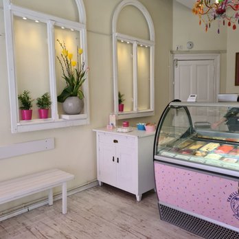 vanille & marille - Inside the shop. - Ice Cream & Frozen Yogurt Near Me - Berlin, BE