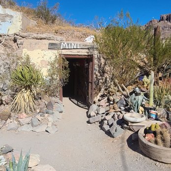 Oatman Hotel - American Near Me - Oatman, Arizona