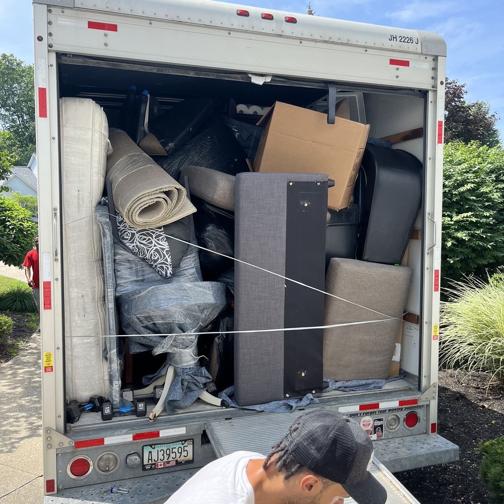 National Van Lines - Worst packing job in a U-Haul I've ever seen. This is why there are so many damaged items. - Movers Near Me National Van Lines - Worst packing job in a U-Haul I've ever seen. This is why there are so many damaged items. - Movers Near Me