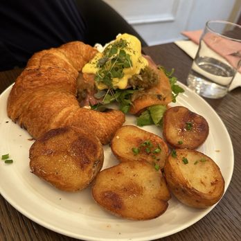 GIWA - Egg benedict with yuzu smoked salmon - Breakfast & Brunch Near Me - Santa Clara, California