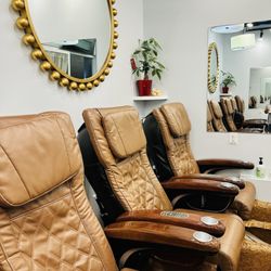 Happy Nails,  Waxing & Eyelashes 