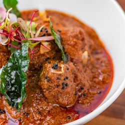 Jaks Authentic Indian & Modern Vibe - Kodagu - Lamb (d,h)
Indulge in the robust and intricately flavored coorgi lamb,
a karnataka regional delicacy, perfectly seasoned with o