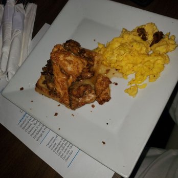5th & Mad - Chicken and waffle with Mac n cheese - Cocktail Bars Near Me - New York, New York 5th & Mad - Chicken and waffle with Mac n cheese - Cocktail Bars Near Me - New York, New York