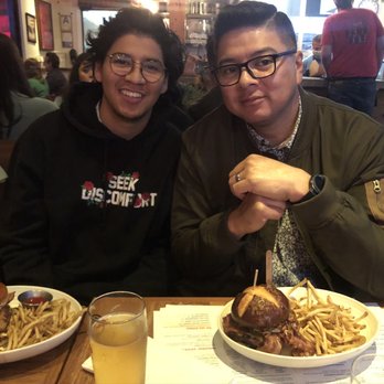 Simmzy's - American Near Me - Manhattan Beach, California